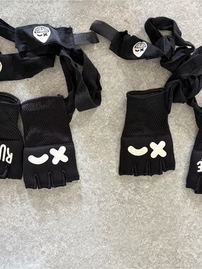 Black Fingerless Rumble Workout Gloves with Wrist Wraps